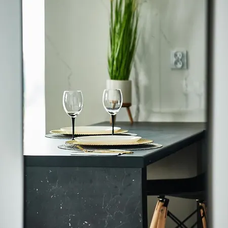 Apartment Prymasa Tysiaclecia 83a
